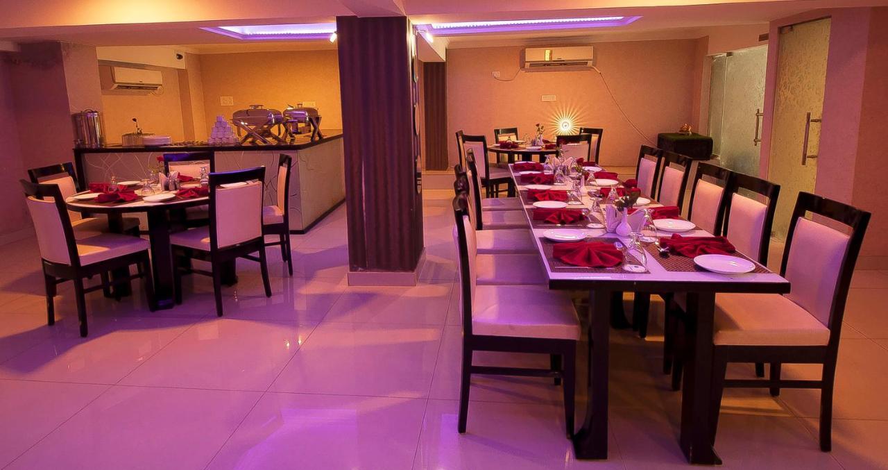 Pitrashish Grand And Premium Hotel Deli Exterior foto